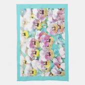 ピンク絵画、黄色、白パンの水色 キッチンタオル (縦)