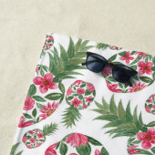 ピンク緑の水色のフローラパイナップルパターン ビーチタオル (インサイチュ)