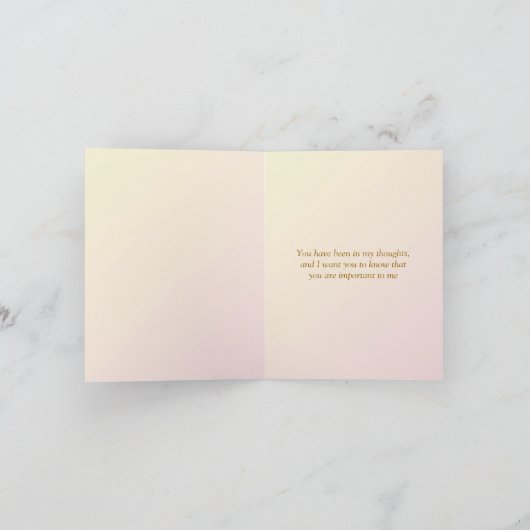 ピンク考えのガーベラを持つ友人カードと カード (内部)