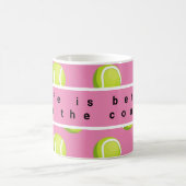 ピンク色では、コートの方がテニスボールのライフが良い  コーヒーマグカップ (中央)