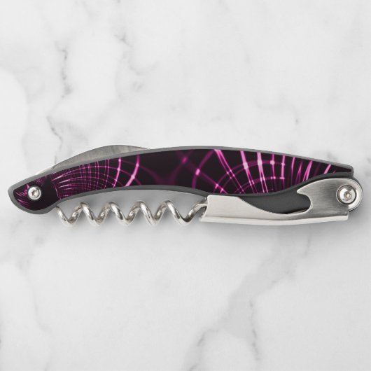 ピンク色と濃い背景の尖った曲線 ソムリエナイフ (裏面)