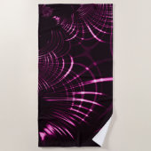 ピンク色と濃い背景の尖った曲線 ビーチタオル (正面)