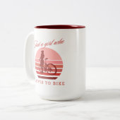 ピンク色に乗るのが大好きな女の子 ツートーンマグカップ (正面左)