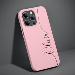 ピンク色のエレガント書道のスクリプト名 Case-Mate iPhone 14ケース<br><div class="desc">ピンクエレガントブラック書道スクリプトの名前カスタムiPhone 14電話のケースパーソナライズされたは、柔らかいピンクの背景に手の書道スクリプトのタイポグラフィにモダンは、あなたの名前を持つトレンディーとデザインを特徴と。©Evco Studio www.zazzle.com/store/evcostudioによる設計</div>