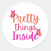 ピンク色のオレンジ色かわいらしの蝶の物の内側 ラウンドシール (正面)