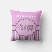 ピンク色のオーダーメイドストライプの色合いIts a Girl クッション (正面)