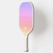 ピンク色のグラデーションのモノグラム ピックルボールラケット (左)