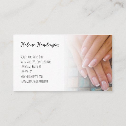 ピンク色のグラデーション白い爪、 ネイルによるカスタム文字写真 名刺 (裏面)