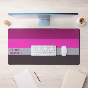 ピンク色のグレーと濃くミュートされた紫のストライプ色パターン デスクマット