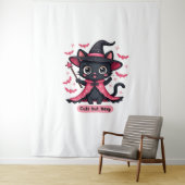 ピンク色のゴシック風の子猫 – 甘いがビーウィッチオーバーズ タペストリー (インサイチュ)