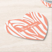 ピンク色のサンゴのゼブラストライプのパターンのトレンドをパーソナライズ ペーパーコースター (アングル)