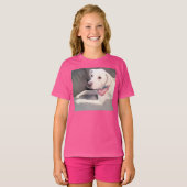 ピンク色のスカーフをした可愛い白いドギーの写真 Tシャツ (正面フル)