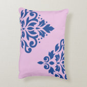 ピンク色のダンマスクアートI青をスクロール アクセントクッション (裏面(縦))