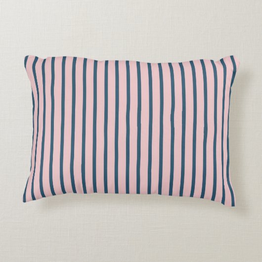ピンク色のネイビー垂直ストライプパターン アクセントクッション (裏面)
