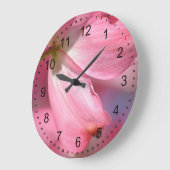 ピンク色のハナミズキの花 ラージ壁時計 (傾斜)