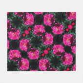 ピンク色のバラがフル開花 フリースブランケット (正面(横))