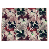 ピンク色のバーガンディーの水色の花 ラージペーパーバッグ (正面)