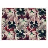 ピンク色のバーガンディーの水色の花 ラージペーパーバッグ (裏面)