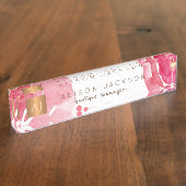 ピンク色のフローラ金ゴールドモノグラムの銅 デスクネームプレート (側面)