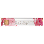 ピンク色のフローラ金ゴールドモノグラムの銅 デスクネームプレート (正面)