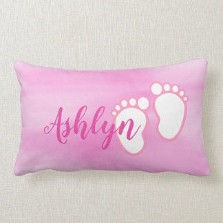 ピンク色のベビー足フットプリントパーソナライズされた ランバークッション