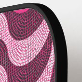 ピンク色のポルトガルの石畳モダンの波 ピックルボールラケット (左詳細)