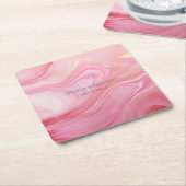 ピンク色のマーリング付き背景 スクエアペーパーコースター (アングル)