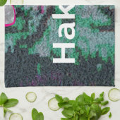 ピンク色のメガネを使ったグリーンライオン「はくな又田」アート キッチンタオル (折り畳み)