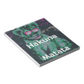 ピンク色のメガネを使ったグリーンライオン「はくな又田」アート ノートパッド (アングル)