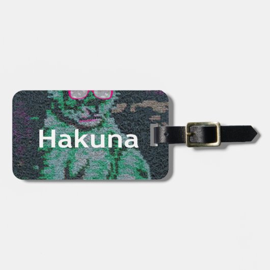 ピンク色のメガネを使ったグリーンライオン「はくな又田」アート ラゲッジタグ (正面横)