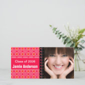 ピンク色のモダン卒業写真 案内状 (スタンド正面)