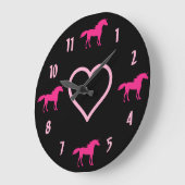 ピンク色のユニコーンとピンク色のハートオンブラック ラージ壁時計 (傾斜)