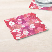 ピンク色の冬のクリスマスのミッテンス スクエアペーパーコースター (アングル)