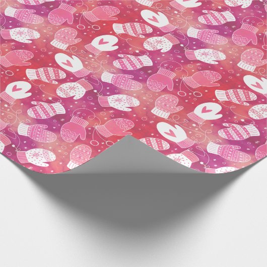 ピンク色の冬のクリスマスのミッテンス ラッピングペーパー (角)