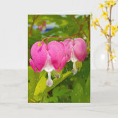 ピンク色の出血ハートと雨滴 カード (黄色い花)