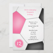 ピンク色の女の子のサッカーの誕生日パーティー 招待状 (正面)