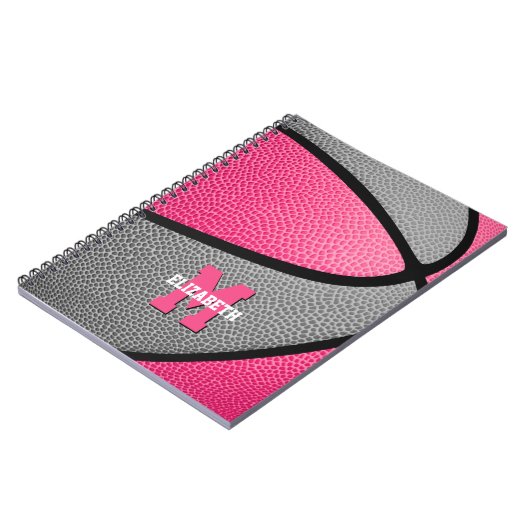 ピンク色の女の子のバスケットボールモノグラムのをする ノートブック (左側)