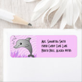 ピンク色の海に可愛いグレーイルカ ラベル (インサイチュ)