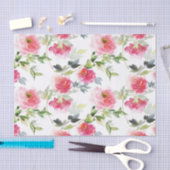 ピンク色の牡丹と緑のパターン 薄葉紙 (クラフト)