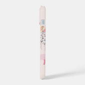 ピンク色の猫たちの居心地 iPhone 15ケース (左側面)