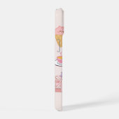 ピンク色の猫たちの居心地 iPhone 15ケース (右側面)