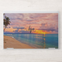 ピンク色の空と青い海