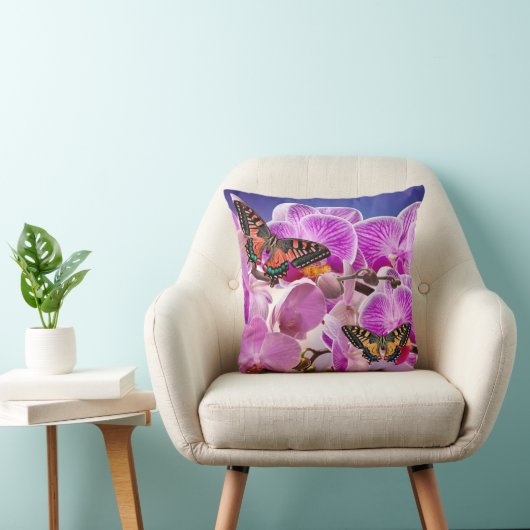 ピンク色の紫の蝶の蘭の花の水色 クッション (椅子)