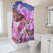 ピンク色の紫の蝶の蘭の花の水色 シャワーカーテン (インサイチュ)