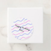 ピンク色の紫ストライプのハッピーバースデー名の追加文字 フェイバータグ (インサイチュ)