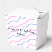 ピンク色の紫ストライプのハッピーバースデー名の追加文字 フェイバーボックス (裏面)
