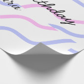 ピンク色の紫ストライプのハッピーバースデー名の追加文字 ラッピングペーパー (角)