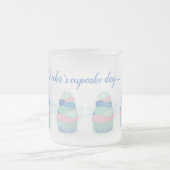 ピンク色の緑かわいい曇りカップケーキ フロストグラスマグカップ (中央)