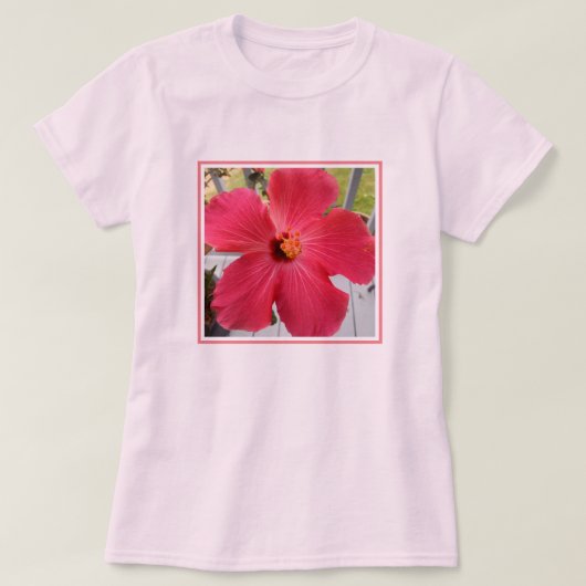 ピンク色の美しいハイビスカスの花の写真 Tシャツ (デザイン正面)