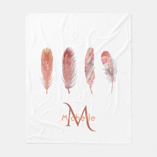 ピンク色の羽毛と白い珊瑚モノグラムの フリースブランケット (正面)